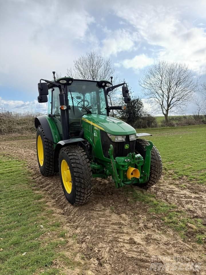 John Deere 5100 R Трактори