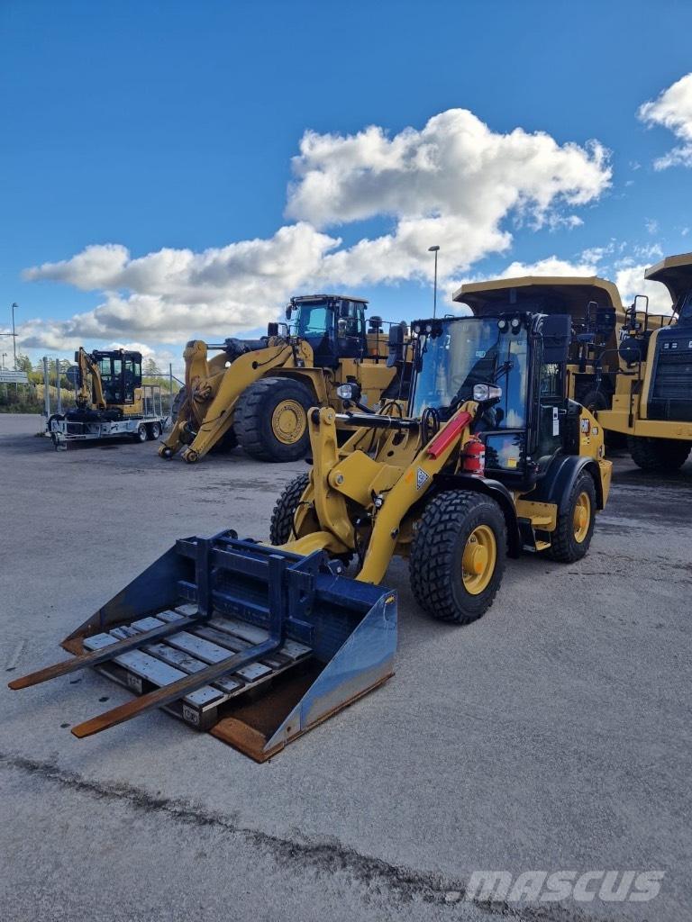 CAT 906 Колесни товарачи