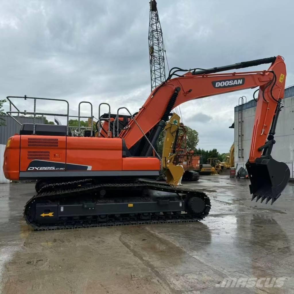 Doosan DX 225 LC Верижен екскаватор