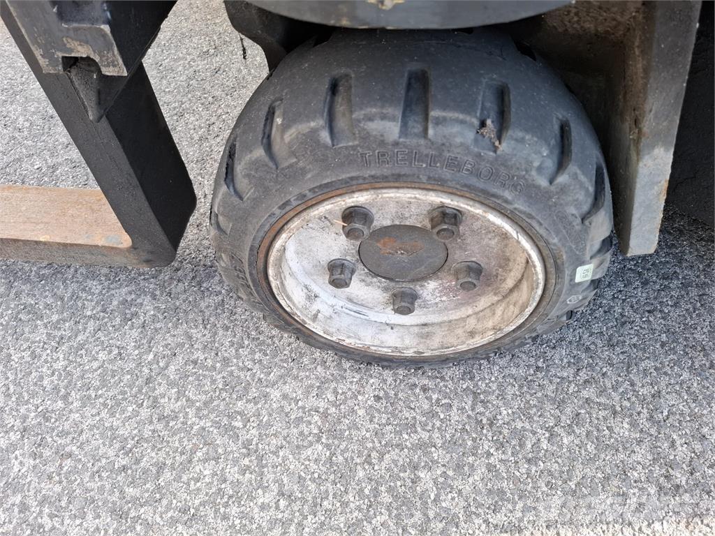 Combilift C3000CB Повдигач с движение в 4 посоки