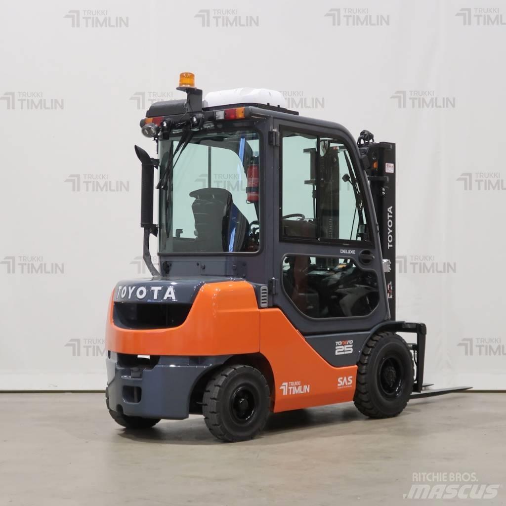 Toyota 52-8FDF25 Дизелови камиони