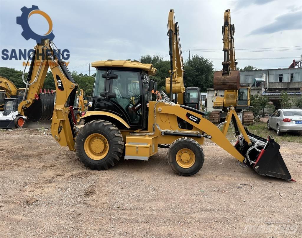 CAT 432F Товарач със заден ексватор