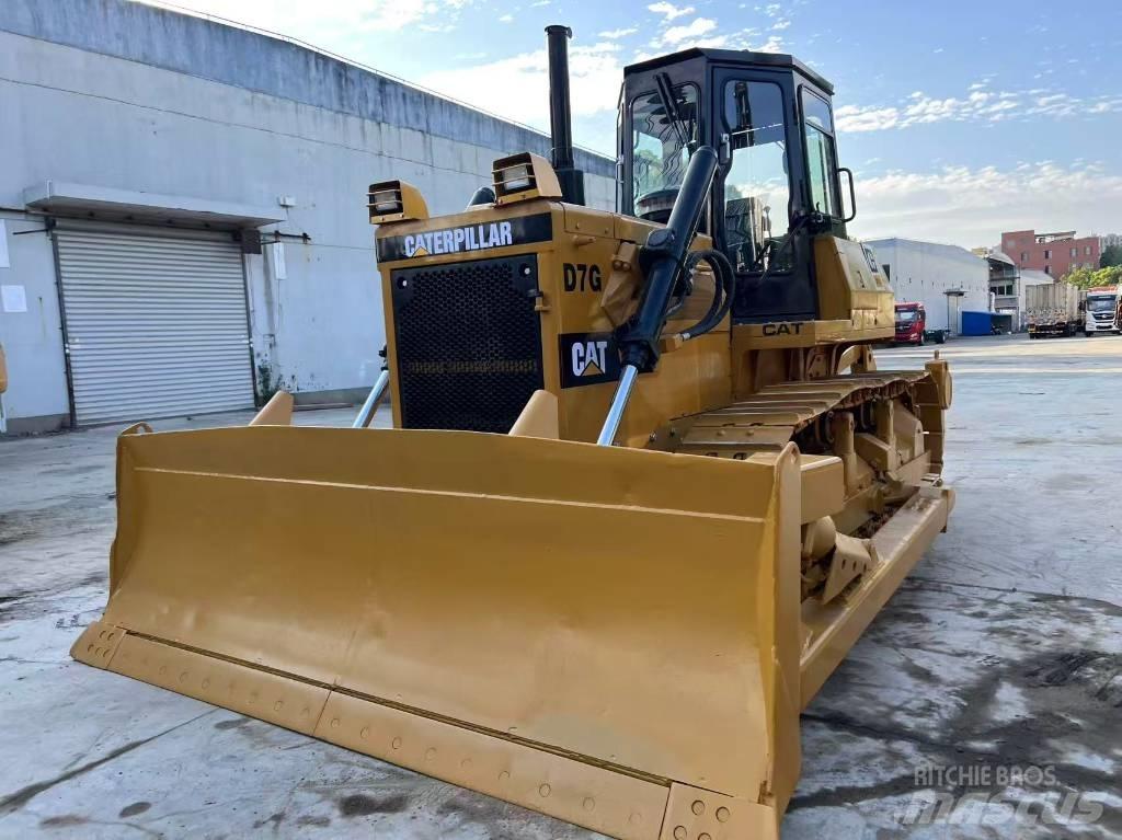CAT D7G Верижни булдозери
