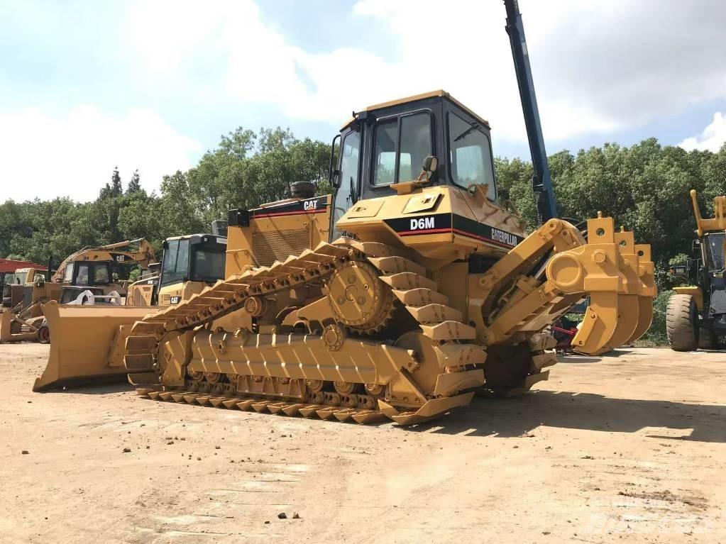 CAT D 6 G Верижни булдозери
