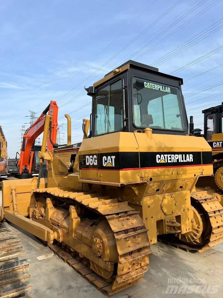 CAT D 6 G Верижни булдозери

