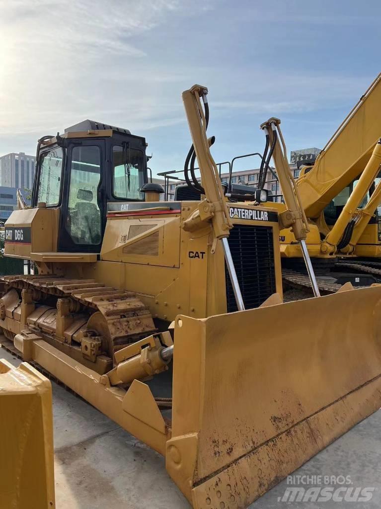 CAT D 6 G Верижни булдозери
