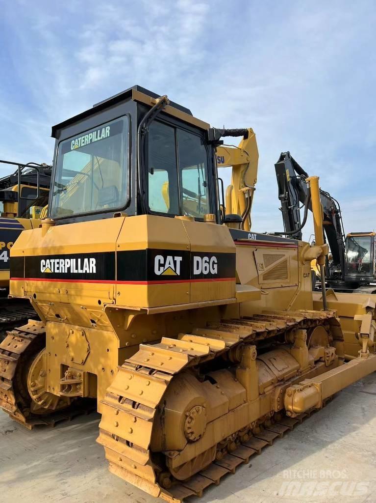 CAT D 6 G Верижни булдозери
