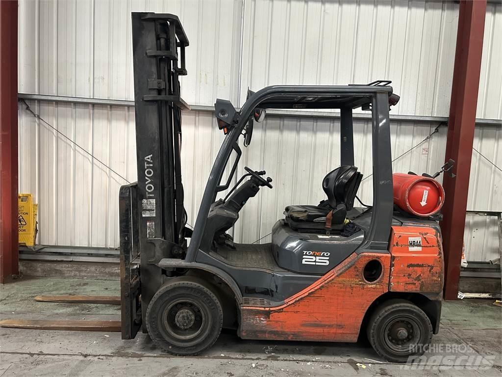 Toyota 02-8FGF25 Камиони с АГУ