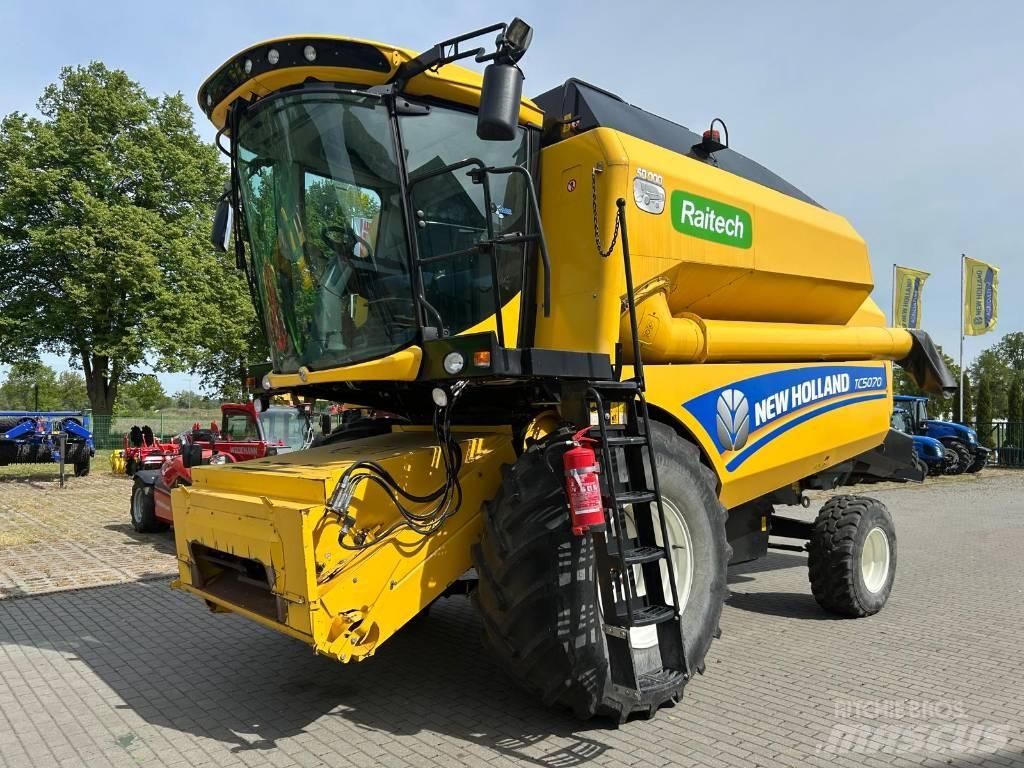 New Holland TC 5070 Комбайни