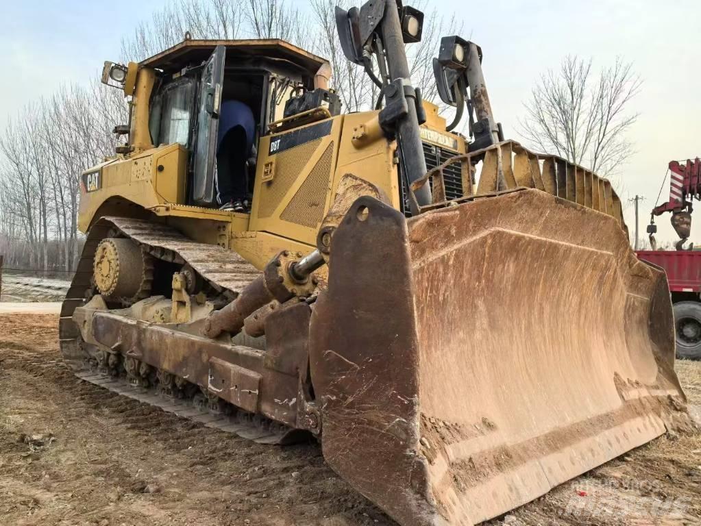 CAT D8T bulldozers Верижни булдозери
