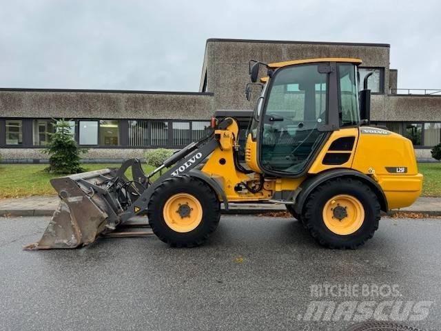 Volvo L 25 F Колесни товарачи