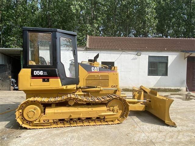 CAT D5G Верижни булдозери
