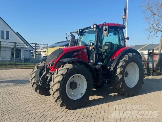 Valtra N134 Hitech Трактори