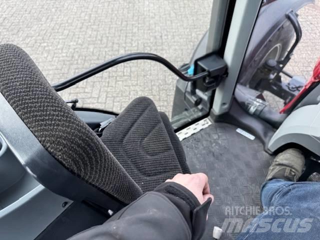 Valtra N134 Hitech Трактори