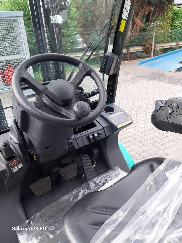 Mitsubishi FG 25 N Камиони с АГУ