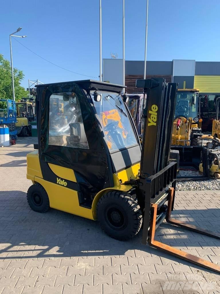 Yale GLP25VX Камиони с АГУ