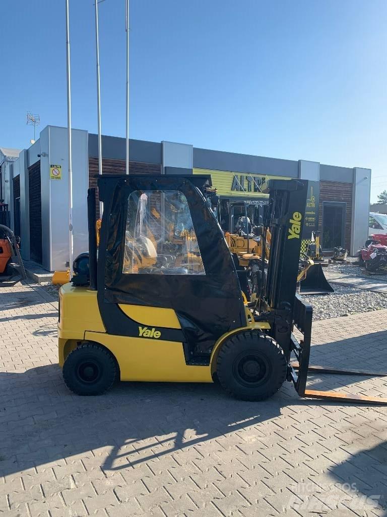Yale GLP25VX Камиони с АГУ