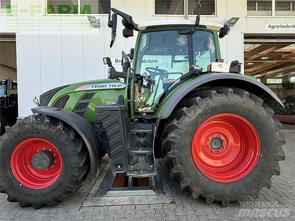 Fendt 714 vario s4 Трактори