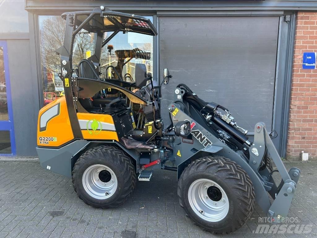 GiANT G2200E X-tra Многофункционални товарачи