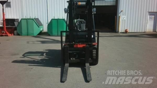 Manitou MI30G ST5 Камиони за херавни местности