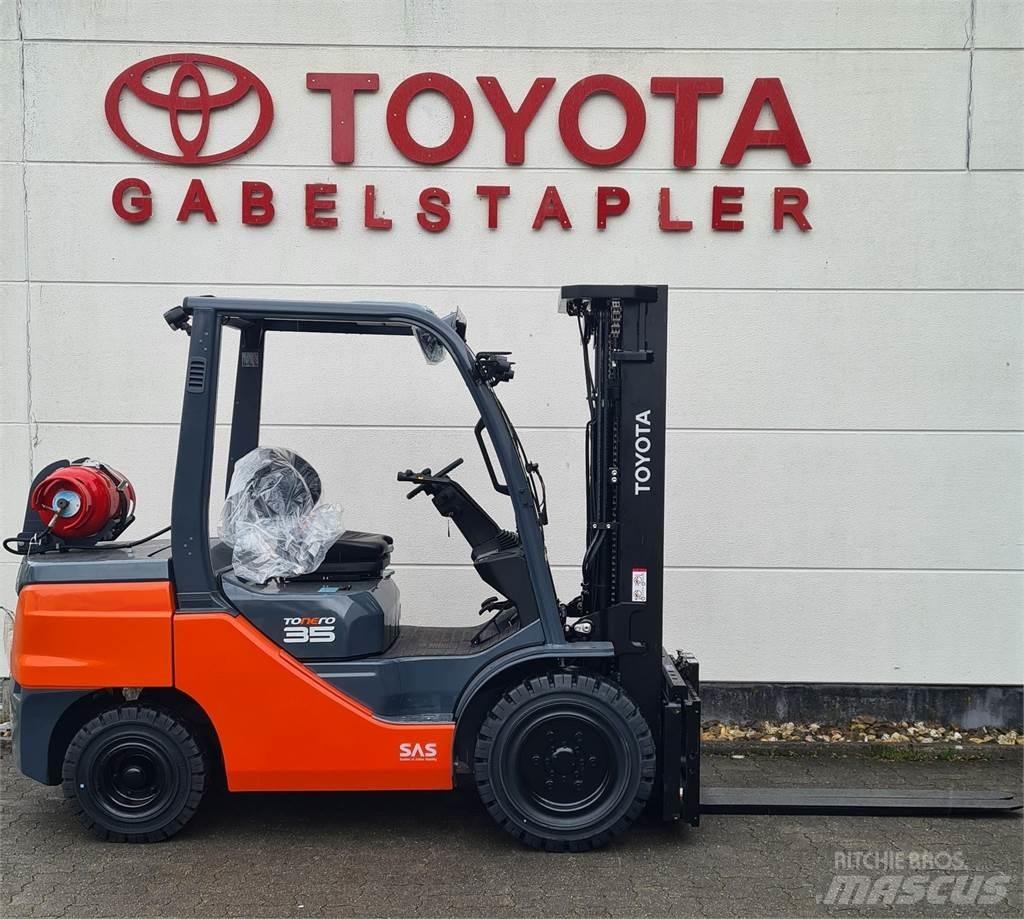 Toyota 02-8FGJF35 Камиони с АГУ