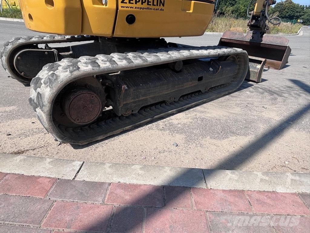 CAT 302.7D Мини екскаватори < 7 т