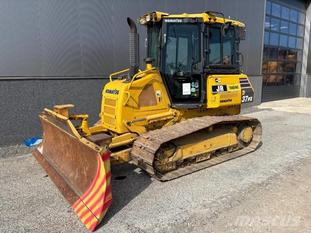 Komatsu D37 PX-23 Верижни булдозери
