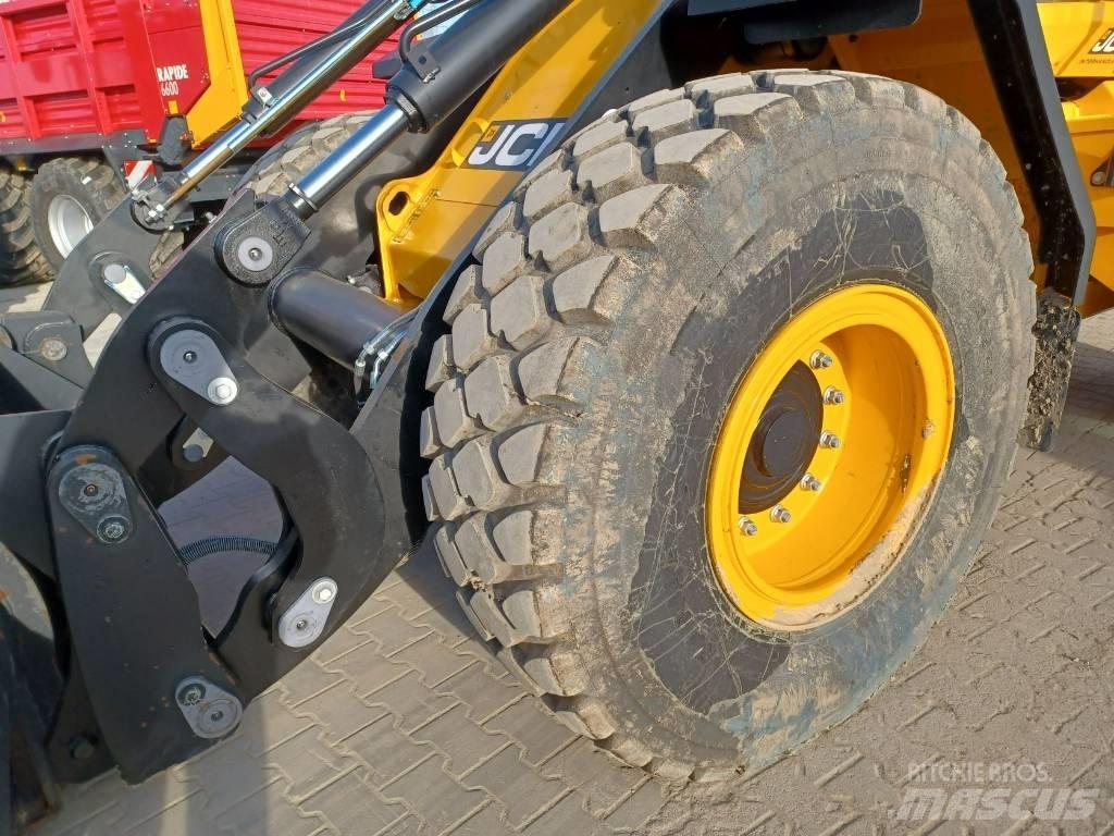 JCB 427 HT Колесни товарачи