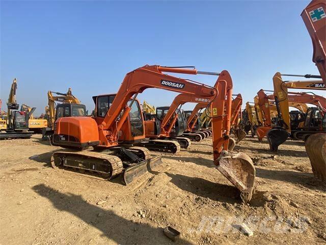Doosan DX80 Средни екскаватори 7т - 12т