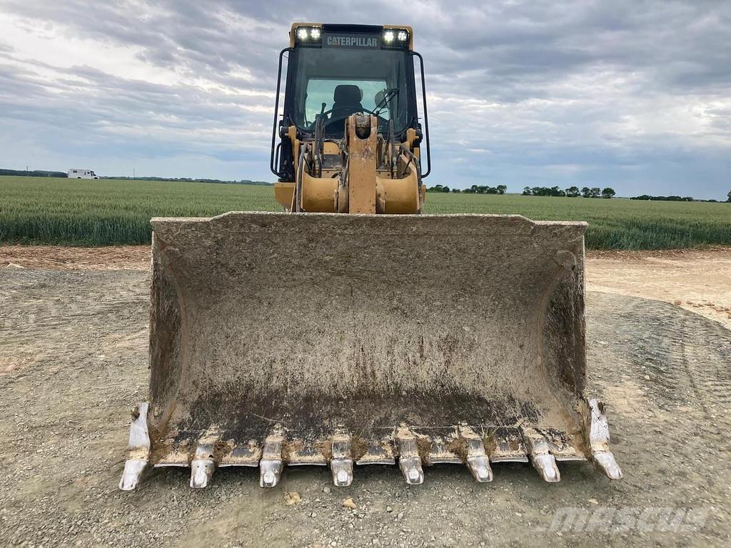 CAT 963K Верижен товарач