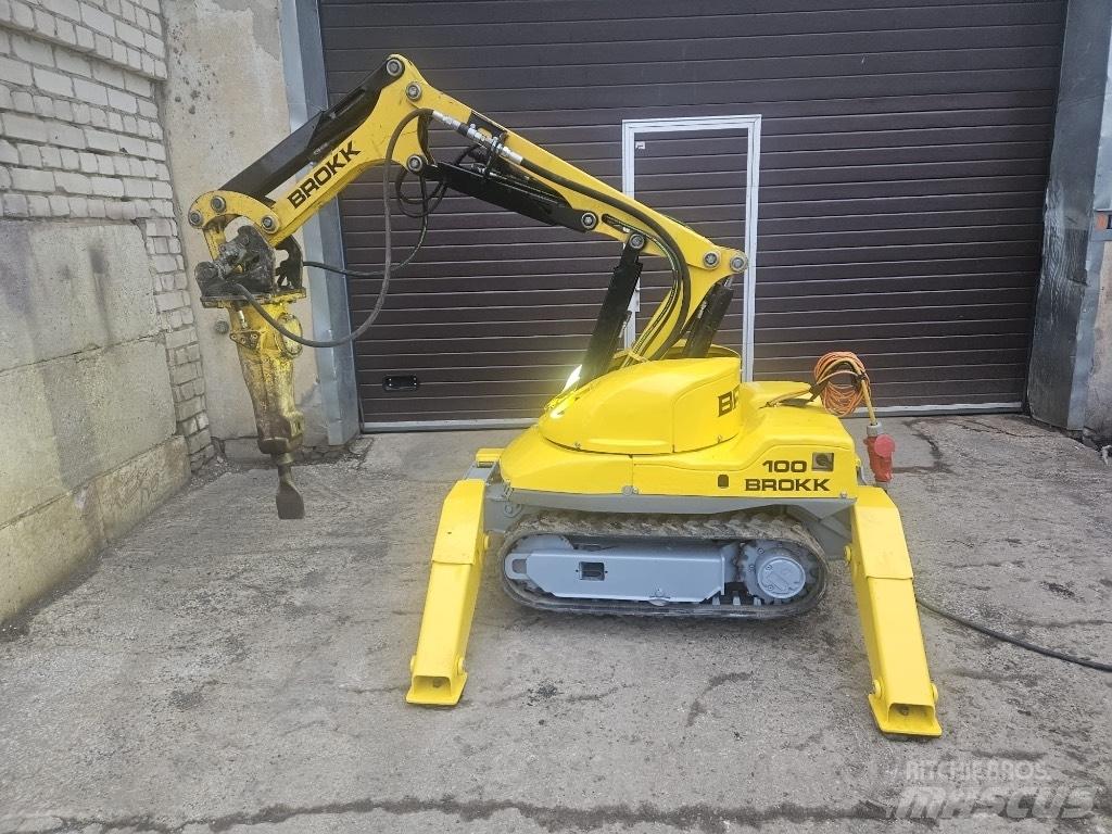 Brokk 100 Багери за разрушаване
