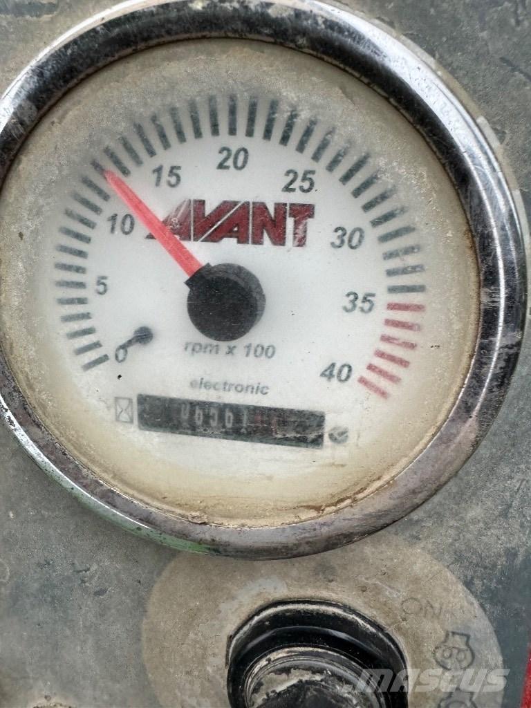 Avant 528 Многофункционални товарачи