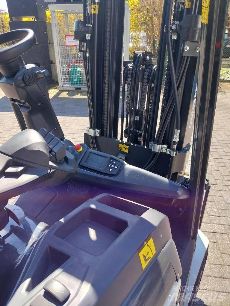 UniCarriers MX 25 Електрически вилични кари-повдигачи