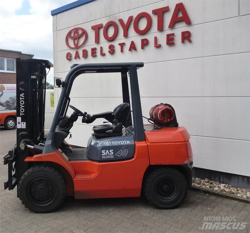 Toyota 02-7FG35 Камиони с АГУ