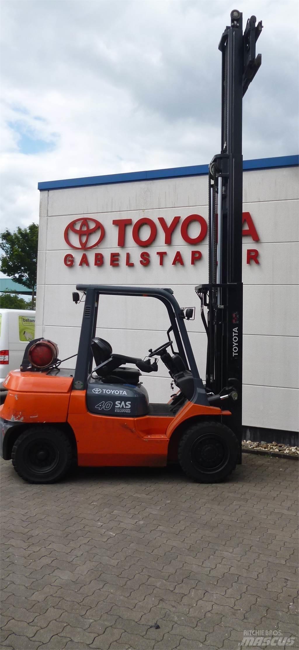 Toyota 02-7FG35 Камиони с АГУ
