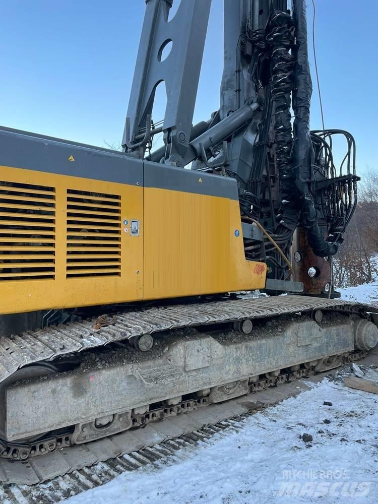 Liebherr LRB 155 Пилоти
