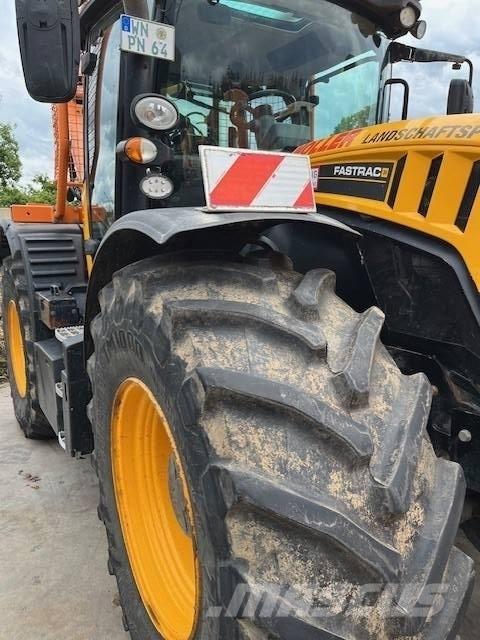 JCB Fastrac 4220 Трактори