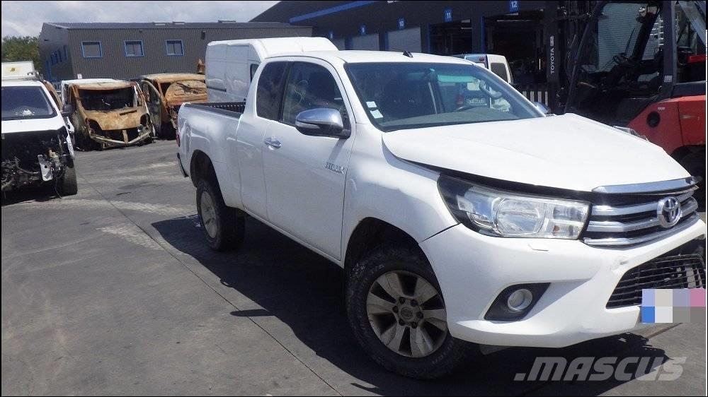 Toyota Hilux 4 Пикапи