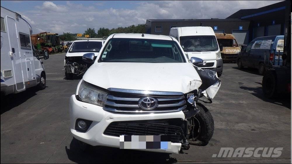 Toyota Hilux 4 Пикапи