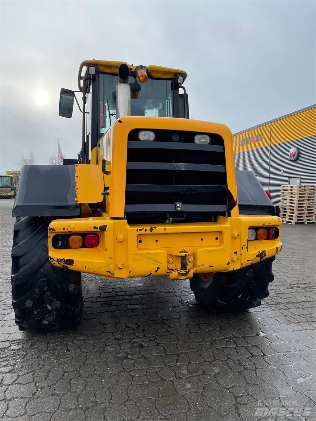 JCB 416S Колесни товарачи