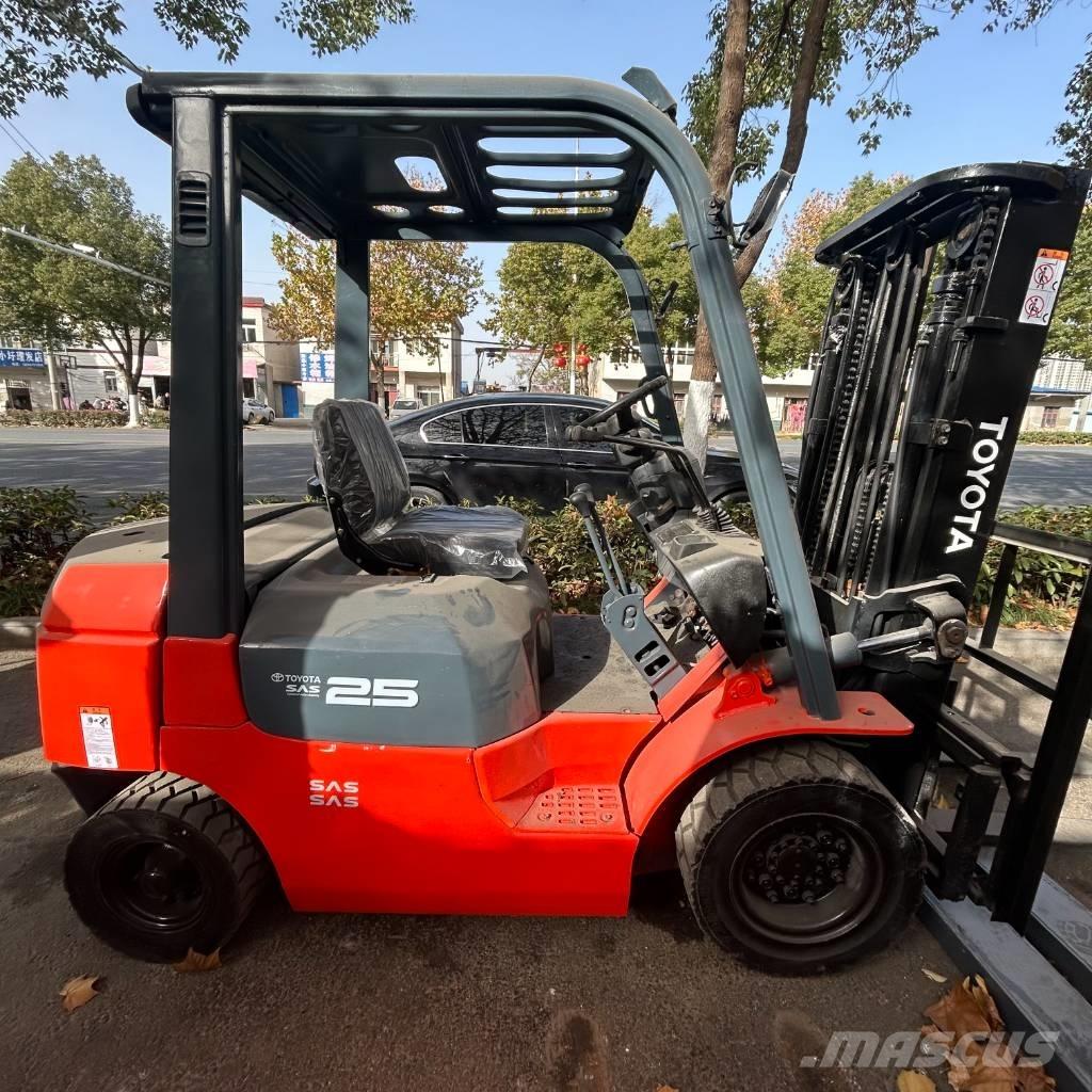 Toyota 2.5t Дизелови камиони