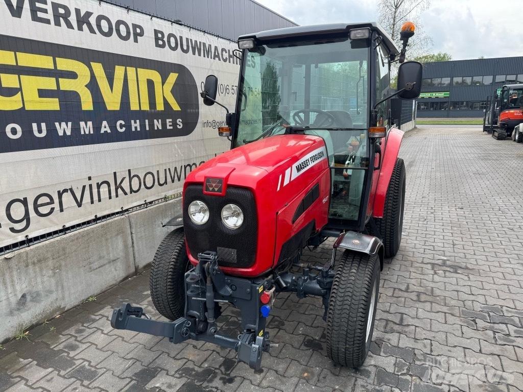 Massey Ferguson 1547 Трактори