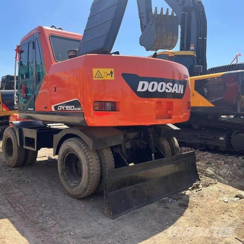 Doosan DX150W Колесни екскаватори