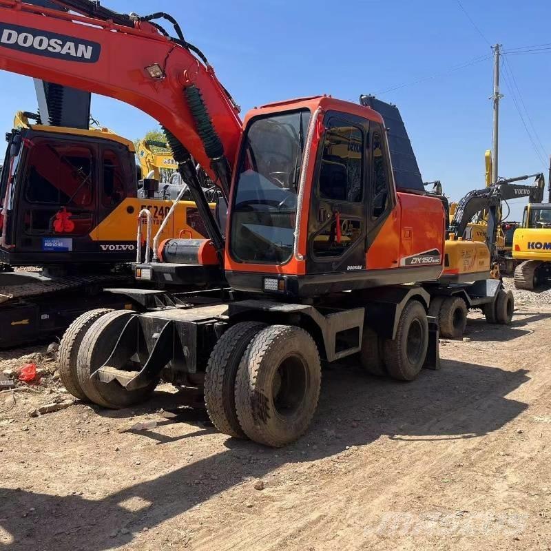 Doosan DX150W Колесни екскаватори