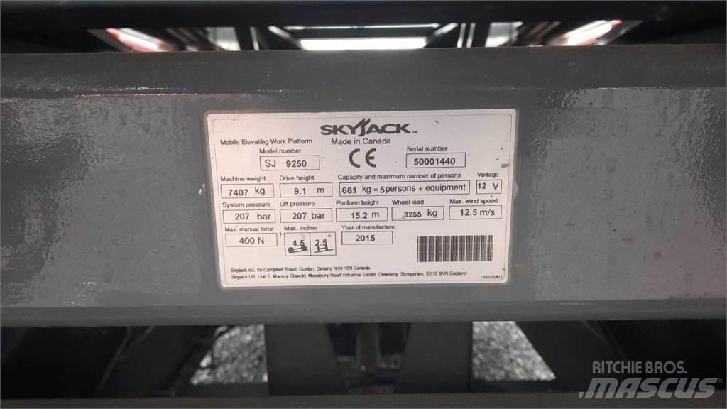 SkyJack 9250RT Ножични работни платформи