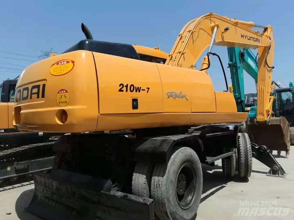 Hyundai R210W-7 Колесни екскаватори