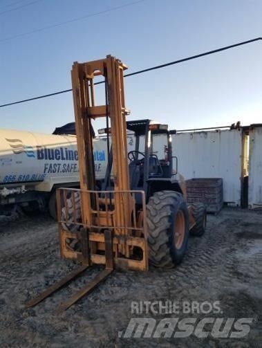 CASE 586H Камиони за херавни местности