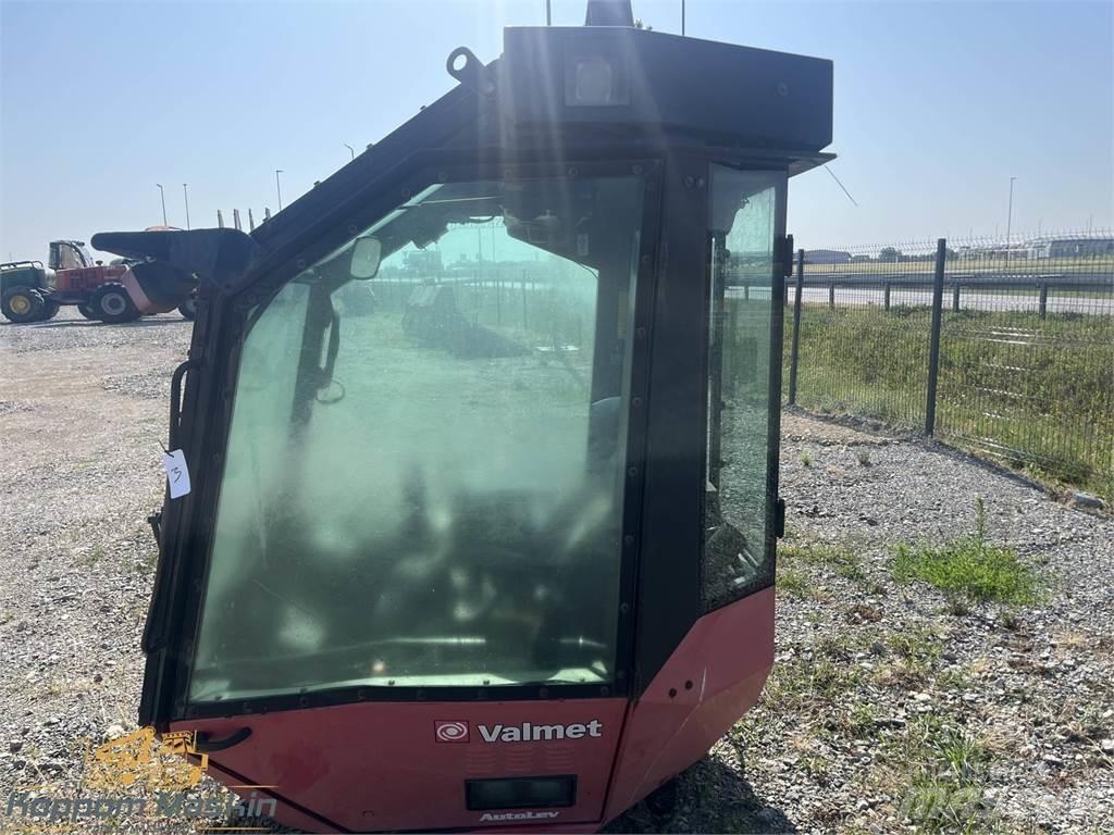 Valmet 911.1 Кабина
