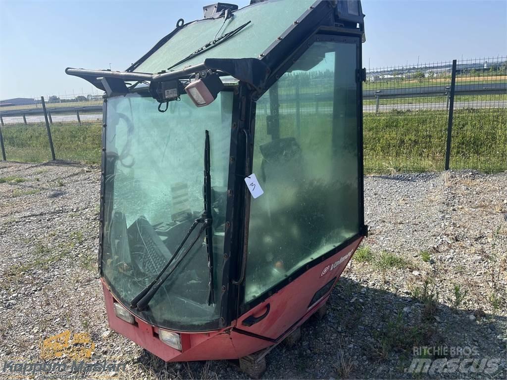 Valmet 911.1 Кабина