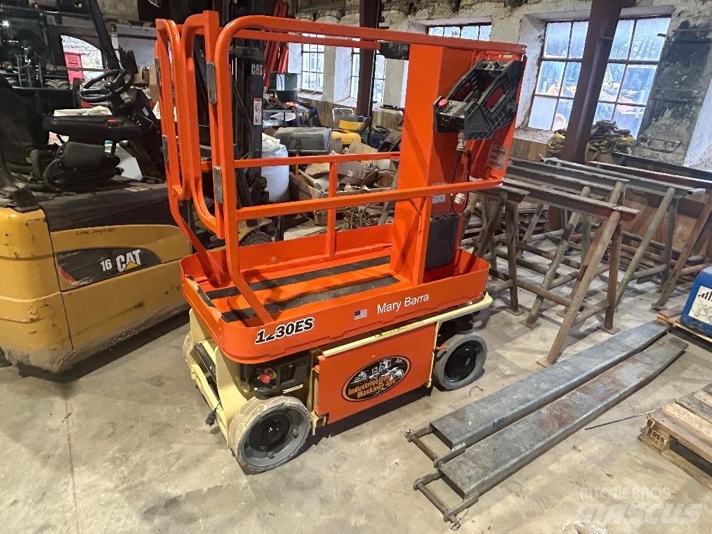 JLG 1230 ES Вертикални мачтови повдигачи
